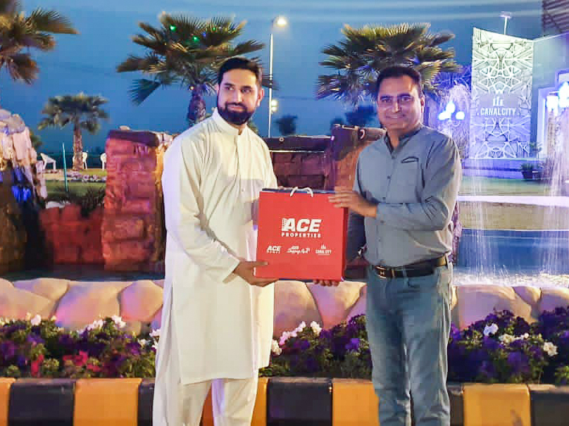 Mr. Kaleem Ullah Gilani Handing over the Goodie Bag to Participant of Tree Plantation Campaign